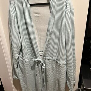 Tahari Green and White Knit Robe